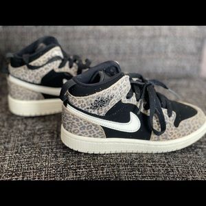 Girls leopard Jordan air 1